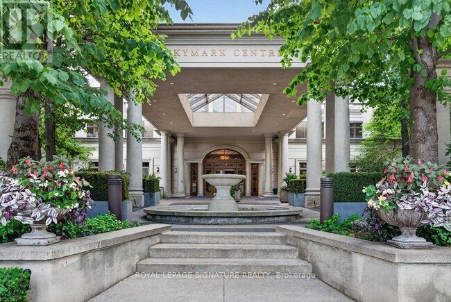 Photo du bâtiment - 80 Harrison Garden Blvd