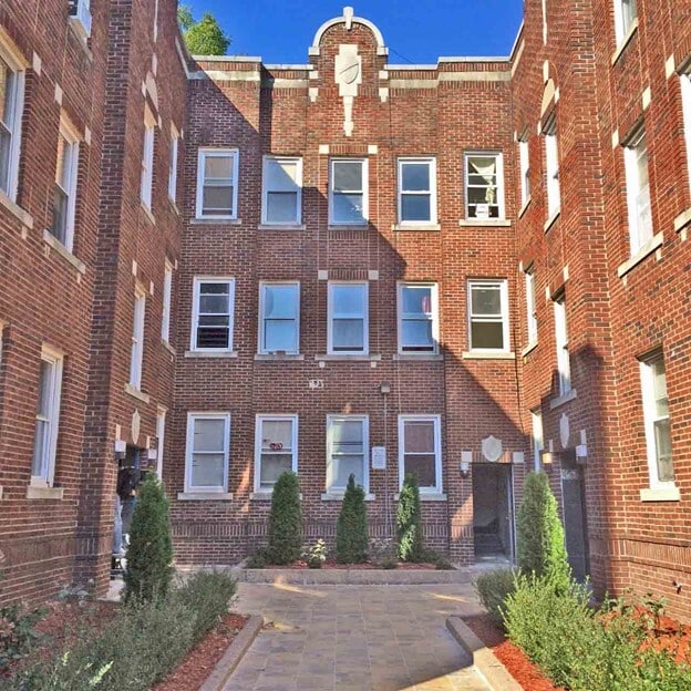 Building Entrance - 27 Glen St
