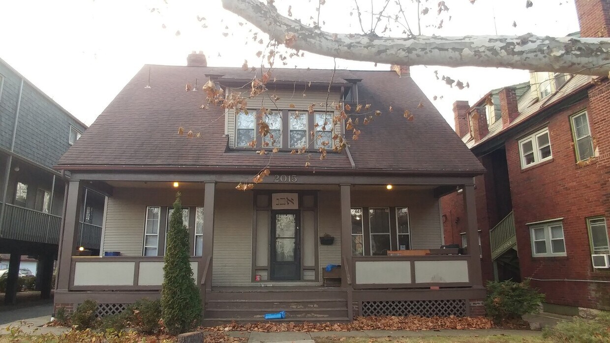 Foto principal - 5 Bedroom House - Walking distance from Central Campus