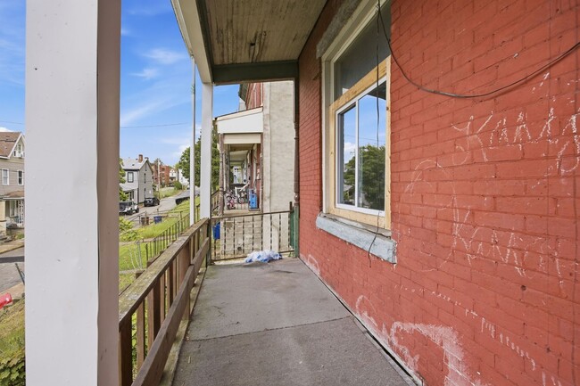 Building Photo - 616 Lillian St