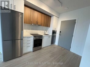 Building Photo - 30 Upper Mall Wy