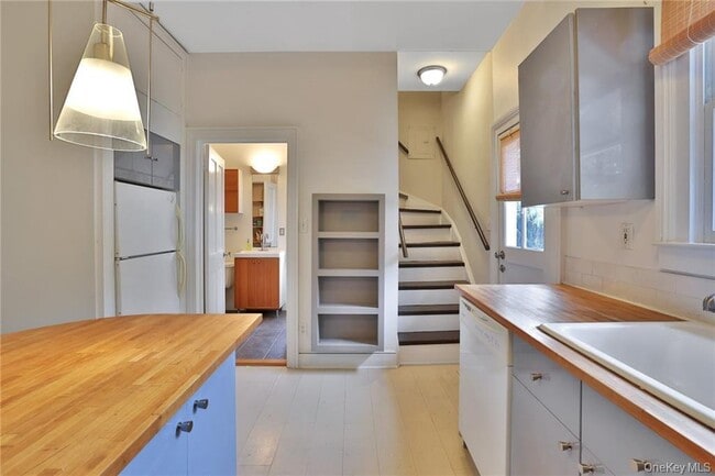 Building Photo - 20 Stevenson St