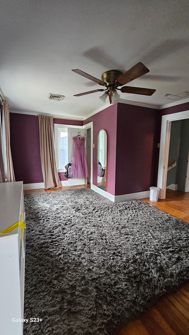 Building Photo - Beautifully updated 3 Bedroom