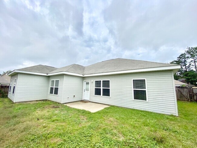 Building Photo - 215 Ladue Ave Crestview, FL 32539
