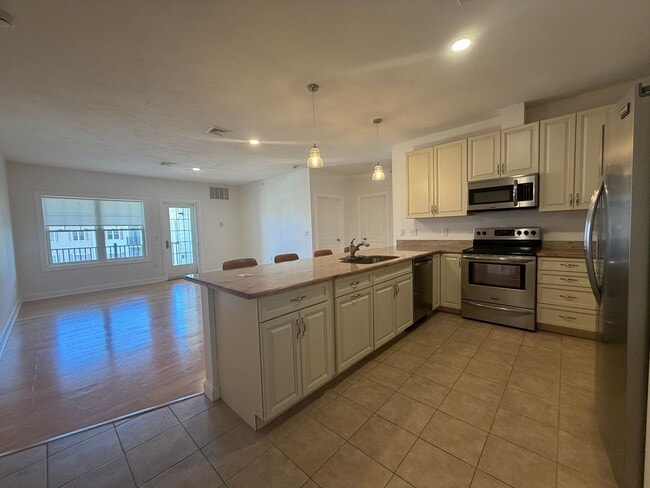 Building Photo - Danvers Updated 3 Bed 2 Bath | Top Floor Condo | Avail Now