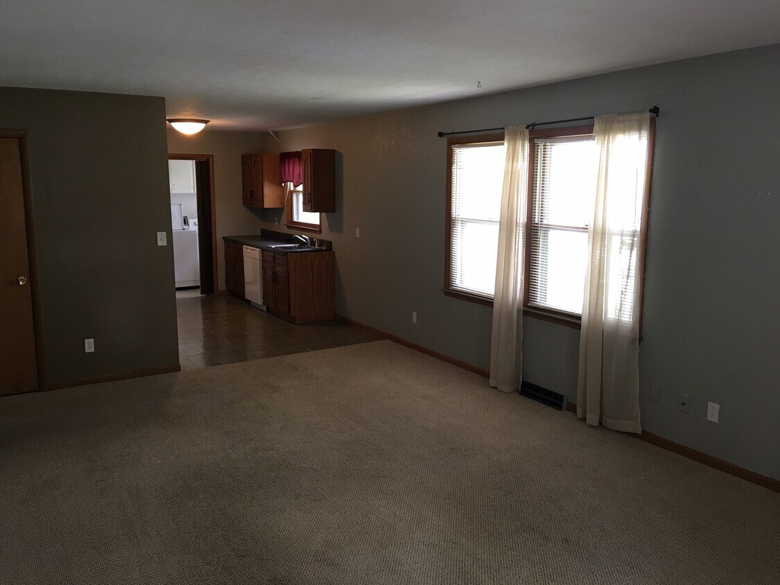 Living Room - 816 E Bloomington St