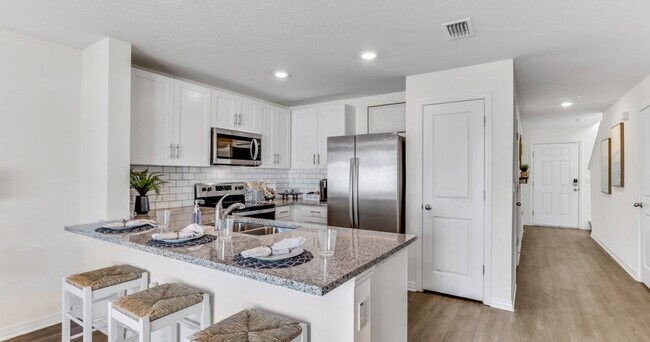Foto del edificio - Crestview at Grove West Townhomes