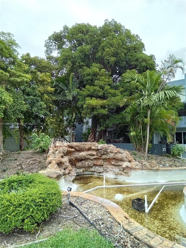 Foto del edificio - 9365 Fontainebleau Blvd