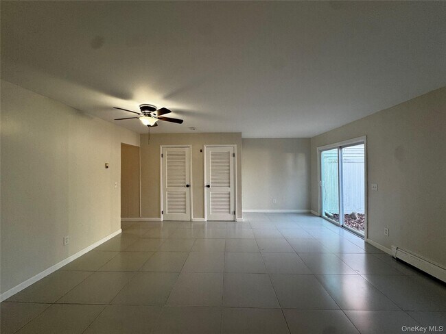 Foto del edificio - 8 Whitman Ct