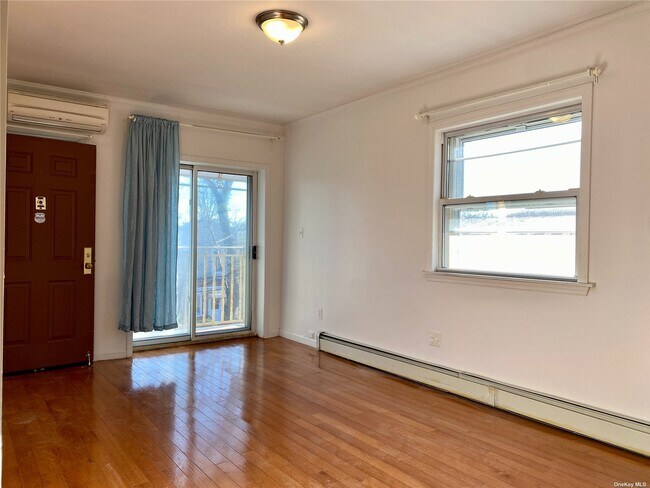 Foto del edificio - 68-0 65th St