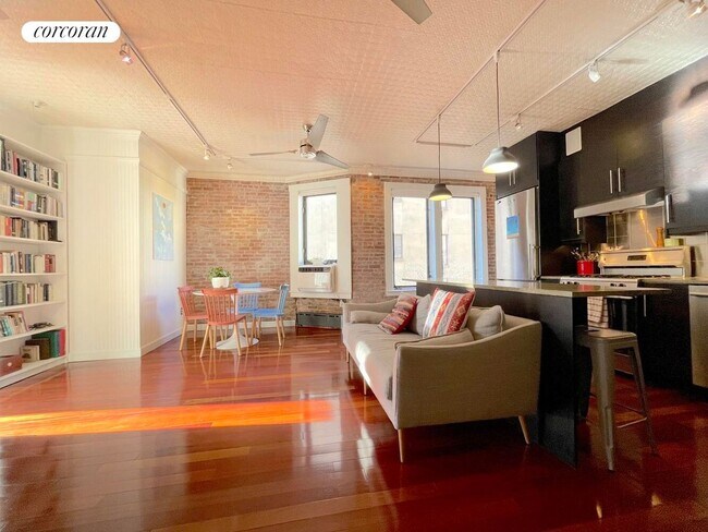 Foto del edificio - 613 E 6th St