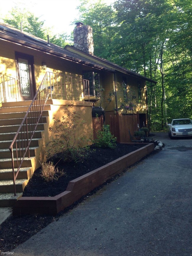 Foto del edificio - 111 Crans Mill Rd