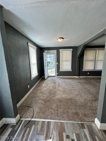 Building Photo - 1130 E 68th St
