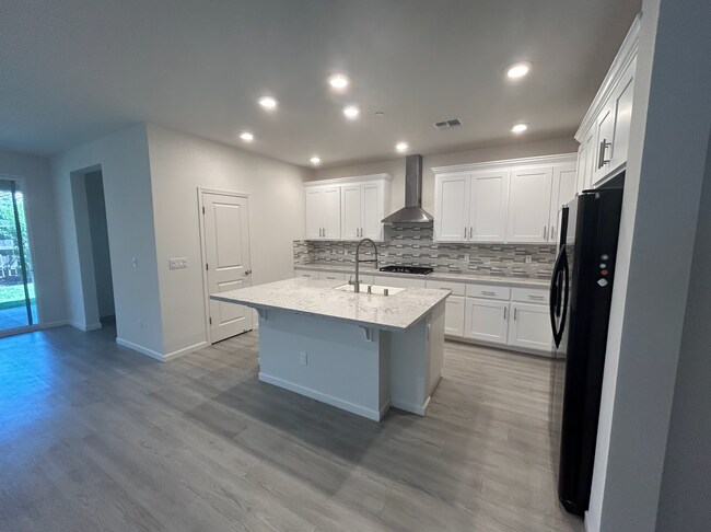 Building Photo - 2325 Henri Ln