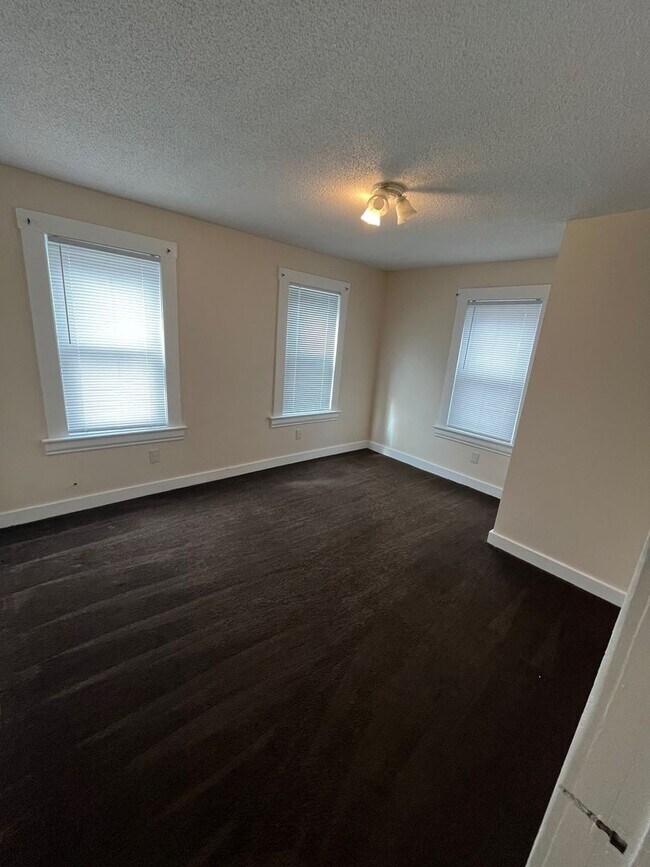 Building Photo - 144 Intervale Ave