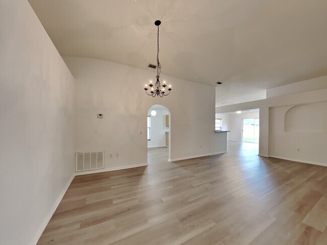 Foto del edificio - 185 Sawyerwood Pl
