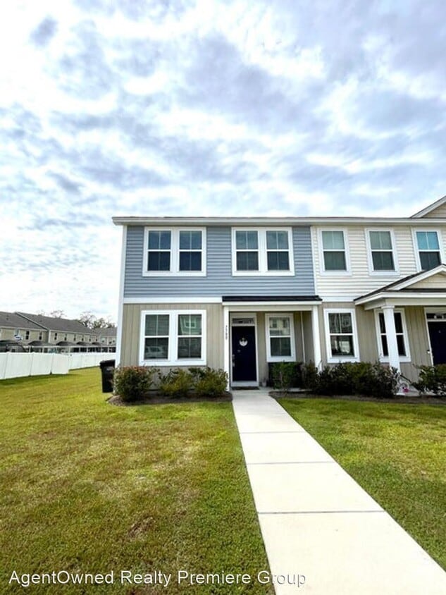 Building Photo - 3 br, 2.5 bath House - 7780 Montview Road