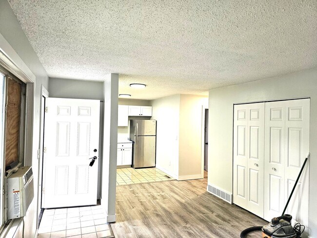 Foto del edificio - Newly Remodeled 2 Bedroom, 1 Bath — Pet Fr...