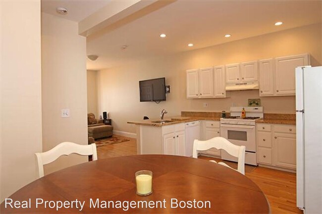 Building Photo - 2 br, 1.5 bath House - 7 Brewster St Apt. 1