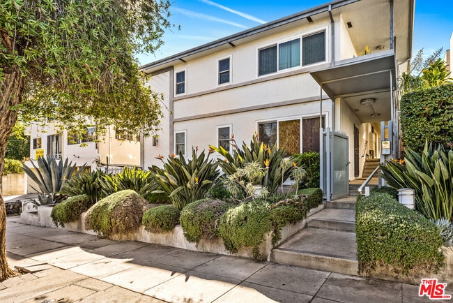 Building Photo - 1929 Tamarind Ave