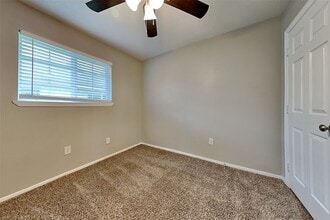 Building Photo - 16854 Gleneagle Dr N