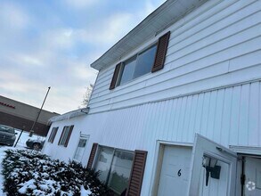 Building Photo - 2406 Waynewood Dr