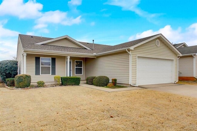 Photo - Amazing 3bed 2 Bath 2 Car Garage in Marble Leaf Addn Edmond OK House