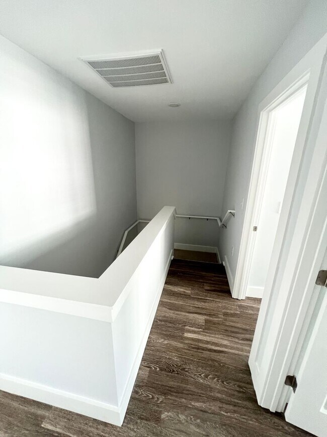 Foto del edificio - MOVE IN READY - FOUR Bedrooms! Master suite on both levels! NEW CONSTRUCTION! Great Conway Location!