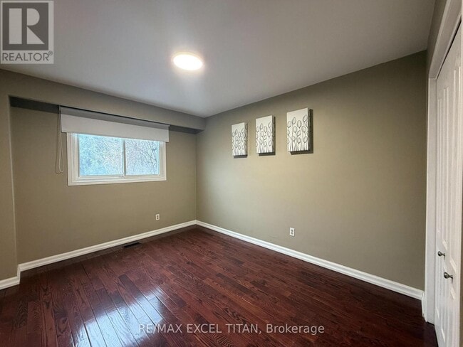 Building Photo - 251 Shawnee Cir