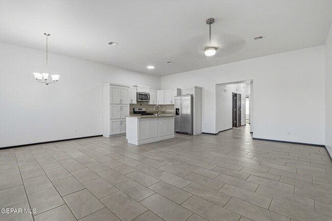 Foto del edificio - 13817 Summer View Ave