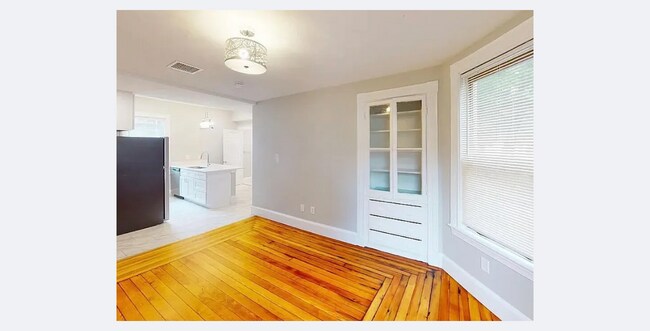 Foto del edificio - 265 E Cottage St