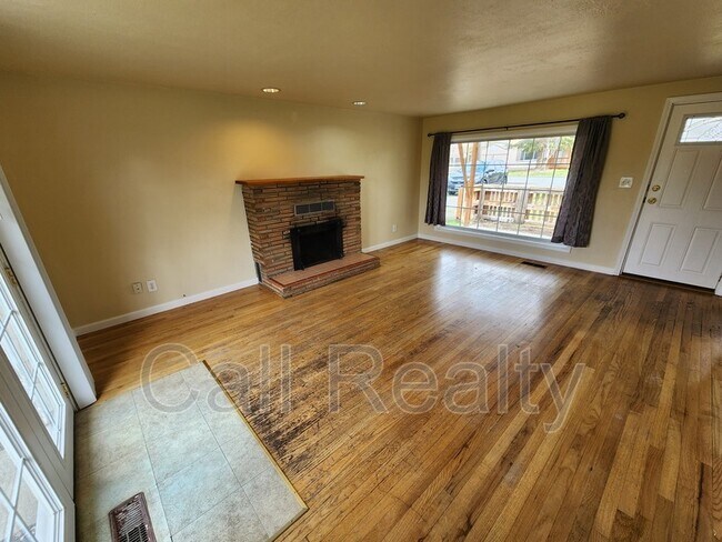 Foto del edificio - 1021 N Herald Rd