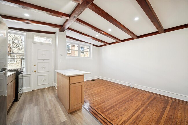 Foto del edificio - 5557 Matthews St