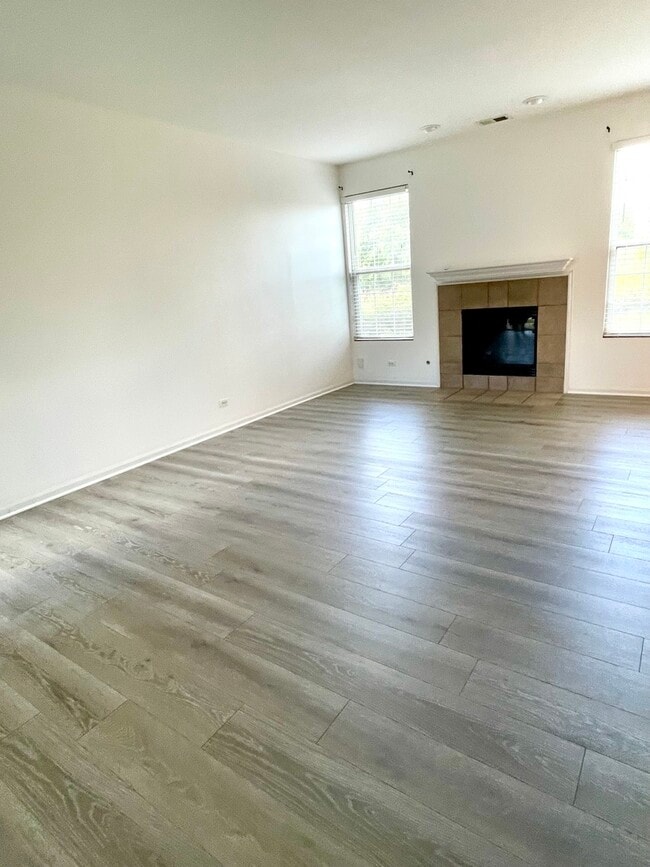 Building Photo - 541 Springbrook Trail N