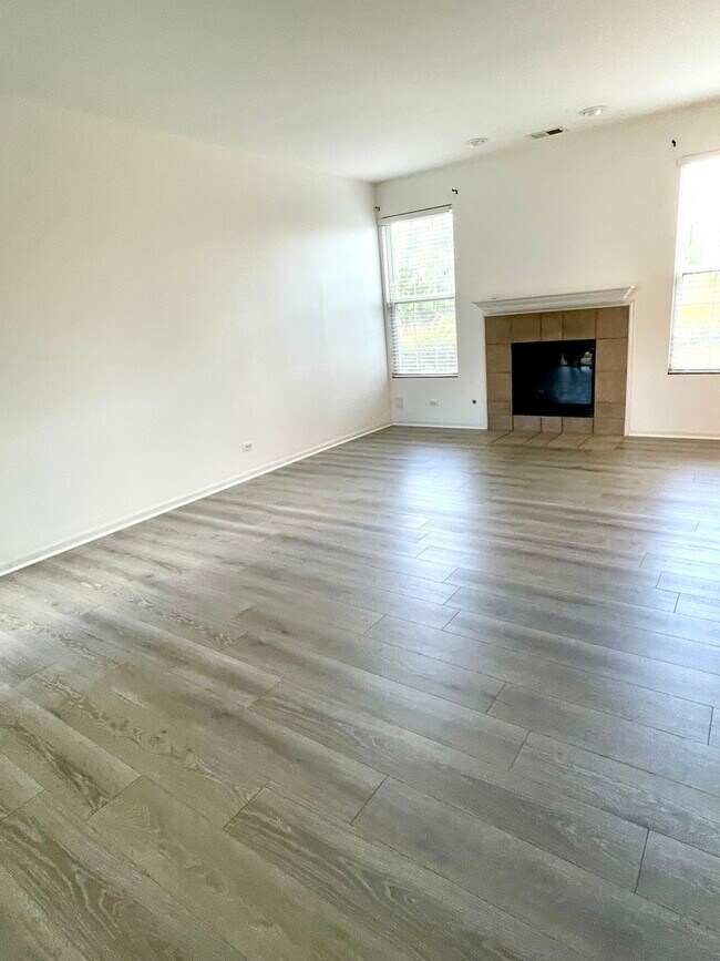 Foto del edificio - 541 Springbrook Trail N