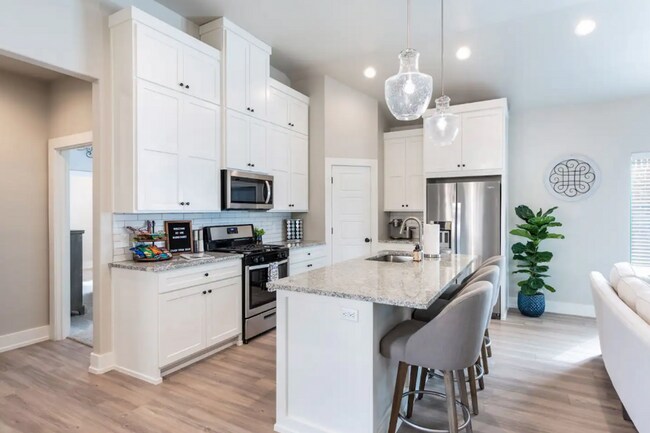 Building Photo - Elegant Home in Northwest Lubbock - Frensh...