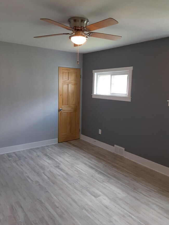 Dormitorio 1 - 230 Langley Ave
