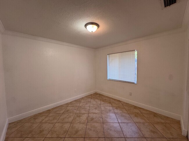 Foto del edificio - 5900 SW 26th St