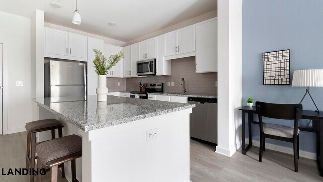 Foto del edificio - 12525 Tibbets Ln