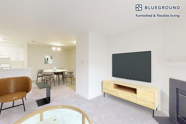 Building Photo - 15717 Winners Dr