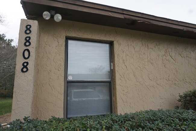 Foto del edificio - 2 Bedroom End Unit Townhome Near NAS