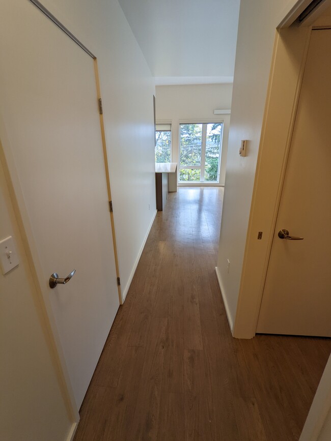 Building Photo - 3939 SW View Point Ter