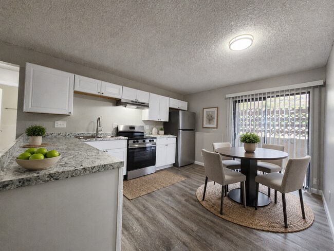 Foto del edificio - 2922 Straus Ln