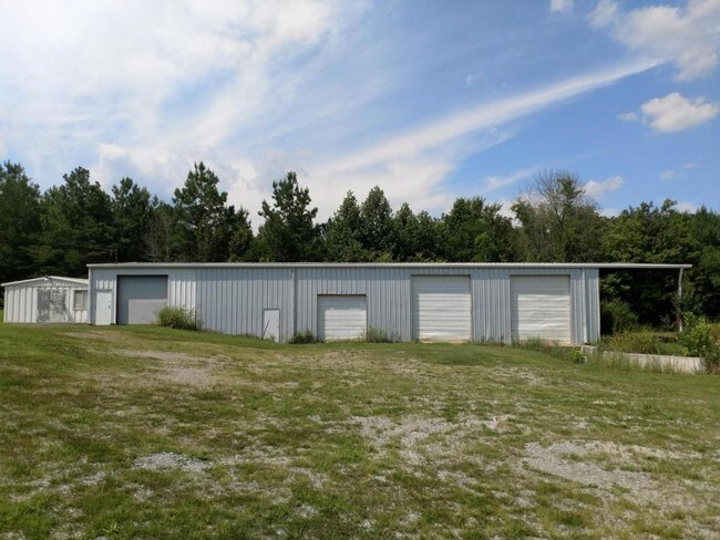 Building Photo - Hwy 411