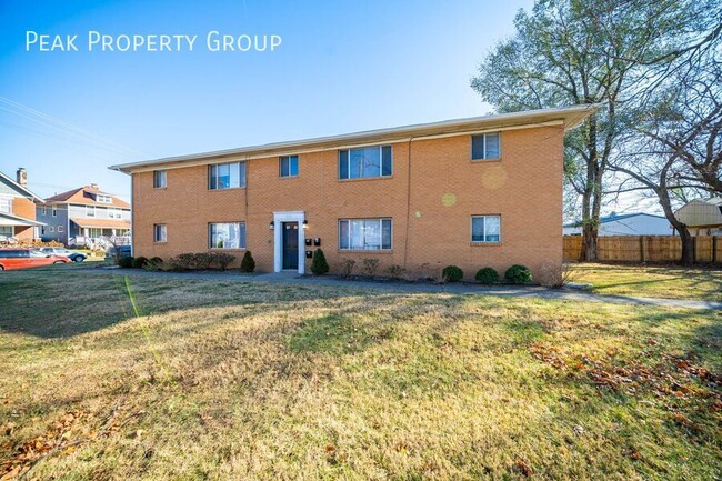 Building Photo - 311 E Jenkins Ave