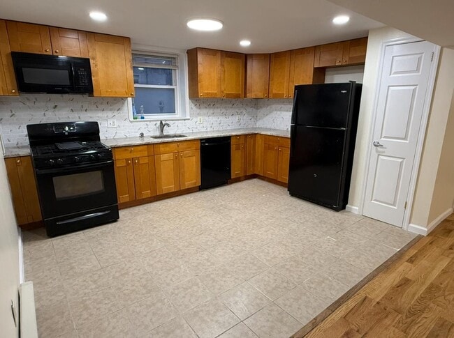 Building Photo - 588 Avenue A