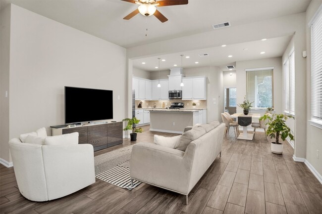 Foto del edificio - 28100 Rocky Heights Dr