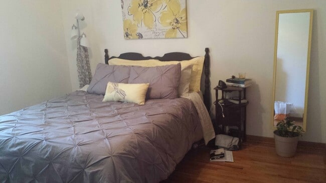 Building Photo - North central Ames 2 bedroom duplex with g...