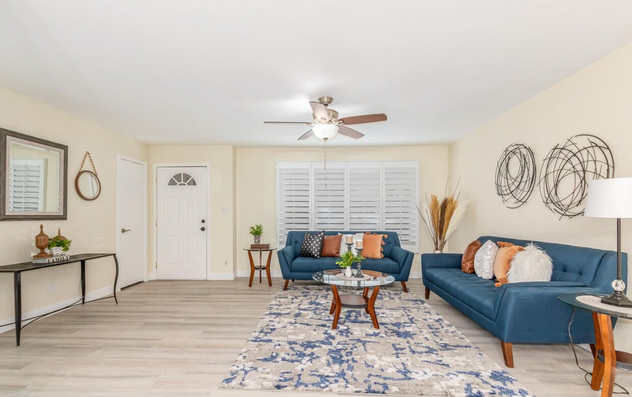 Primary Photo - Freshly updated home near ASU - huge lot, ...