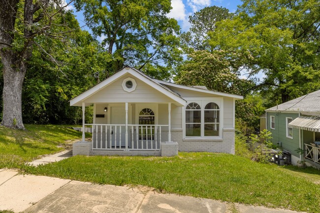 Building Photo - Spacious 4 Bedroom 2 Bath Home
